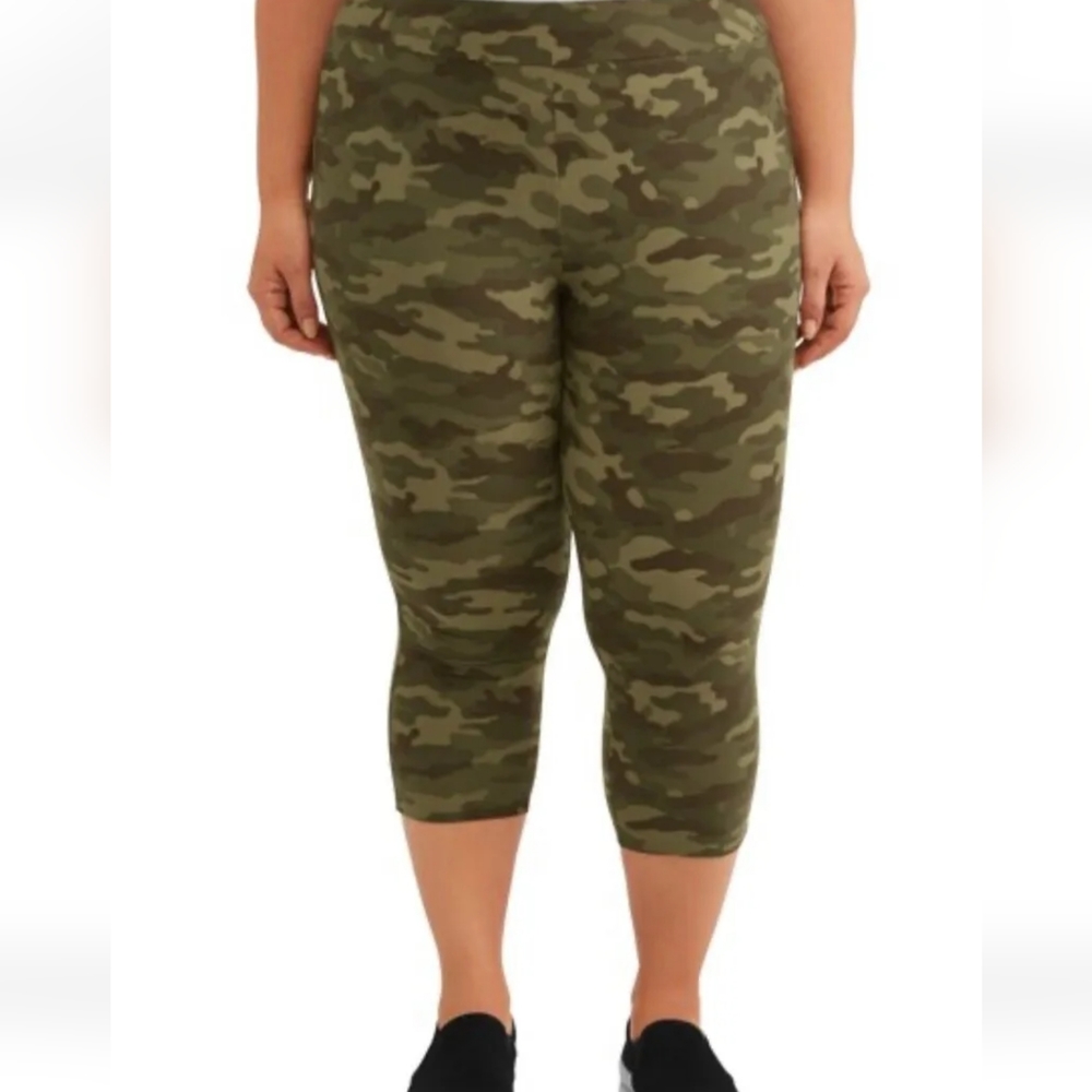 Terra & Sky NWOT Capri Super Soft Camouflage Women Leggings PLUS SZ 5X 32W /34W
